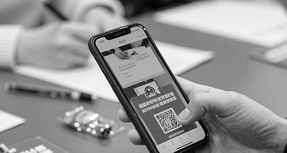 Khoảng lặng dữ liệu: khi một bảng esports trống được đọc như một kết luận