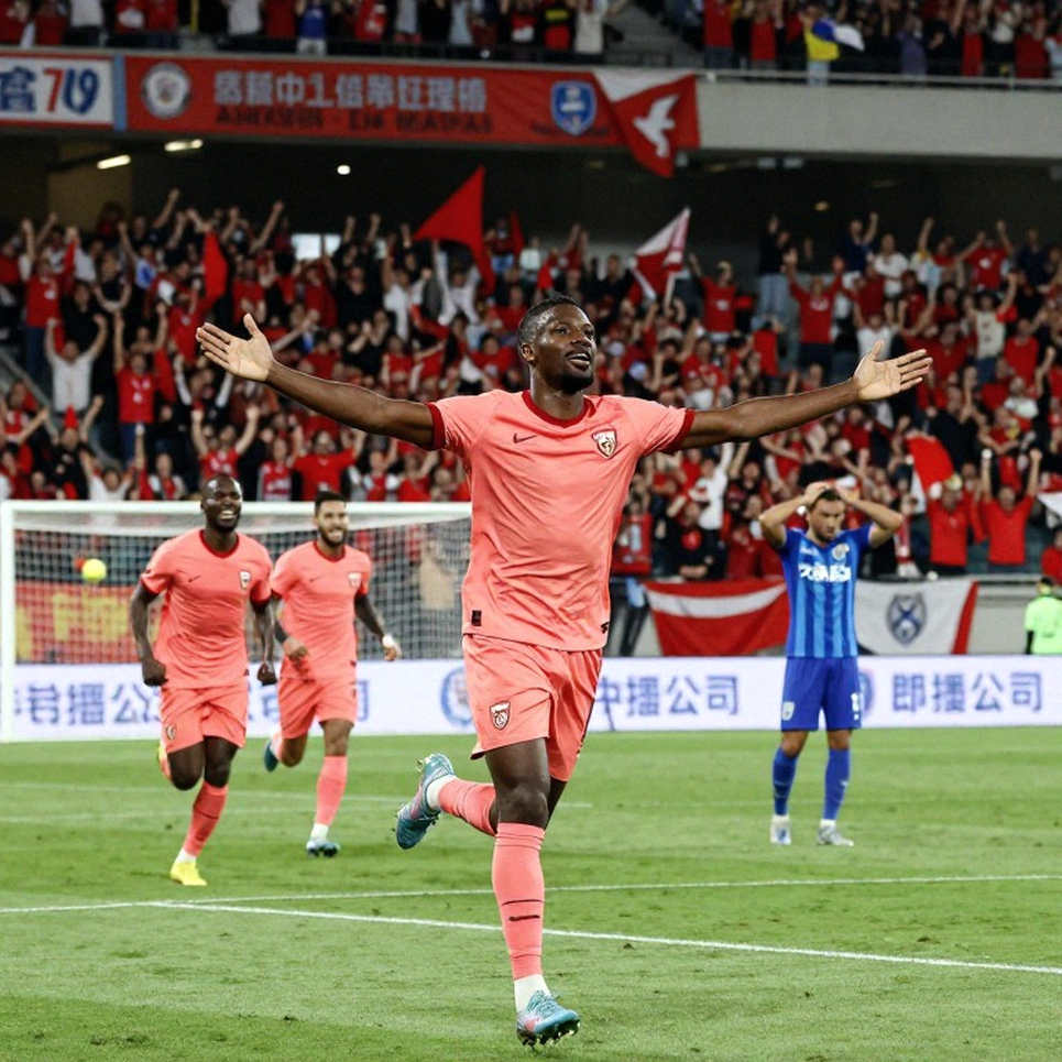 Bruno Guimarães, tân binh 75 triệu bảng chưa đá đủ một trận, đã dõng dạc tuyên bố Arsenal mạnh hơn mùa trước: Lời tự tin từ phòng thay đồ hay phép thử từ thực tế?