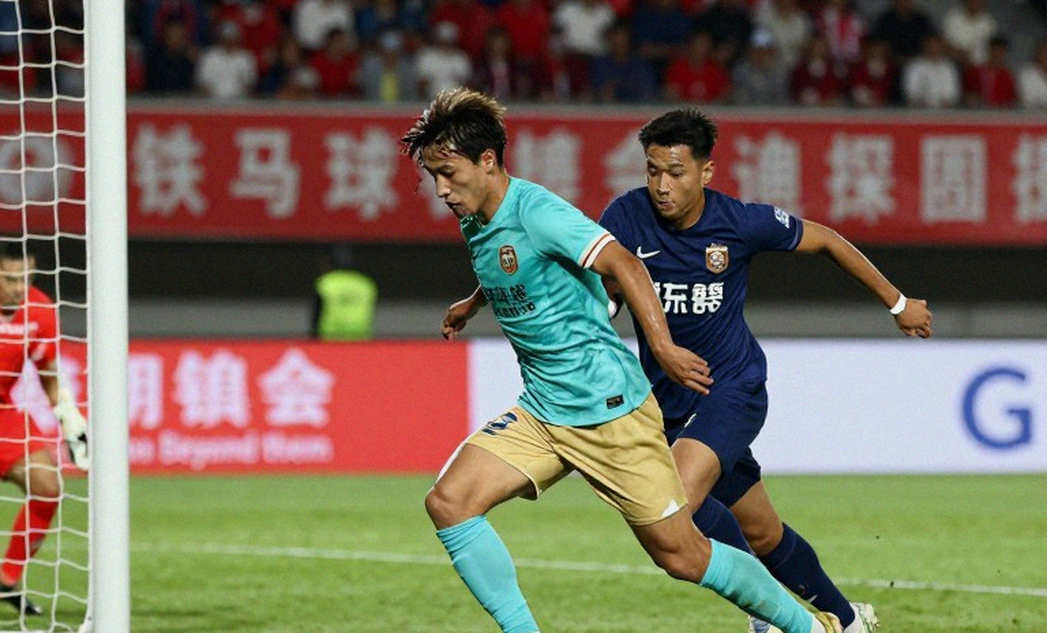 Bản hợp đồng thầm lặng: Hành trình đưa Nguyễn Quang Hải đến Ligue 1 qua lăng kính của một điệp viên chuyển nhượng