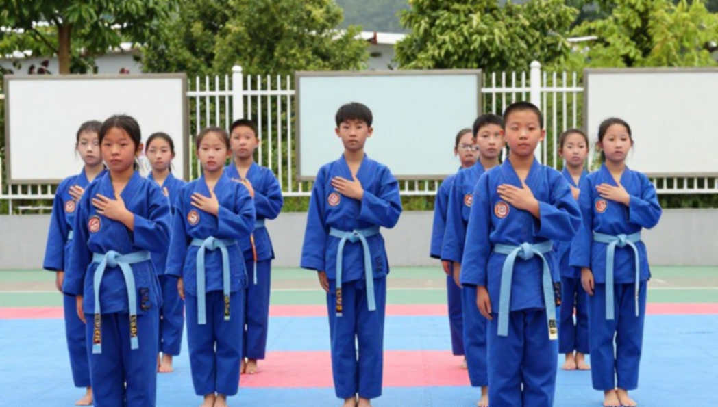 Bản kiểm tra y tế 40 phút và 8 tháng nằm ngoài sàn đấu Bản kiểm tra y tế 40 phút và 8 tháng nằm ngoài sàn đấu