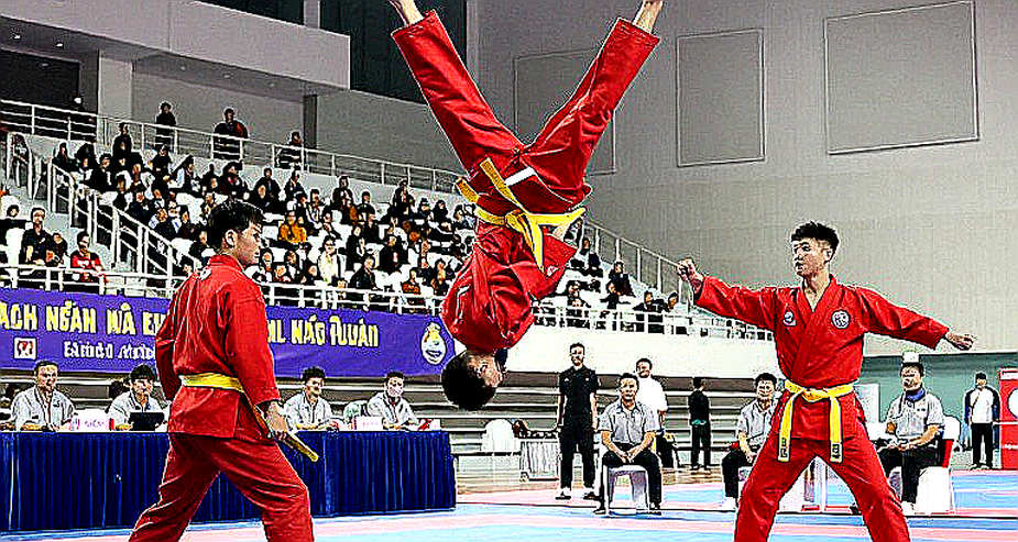 Chín chiều phân tích thể thao điện tử và bài học từ một báo cáo rỗng