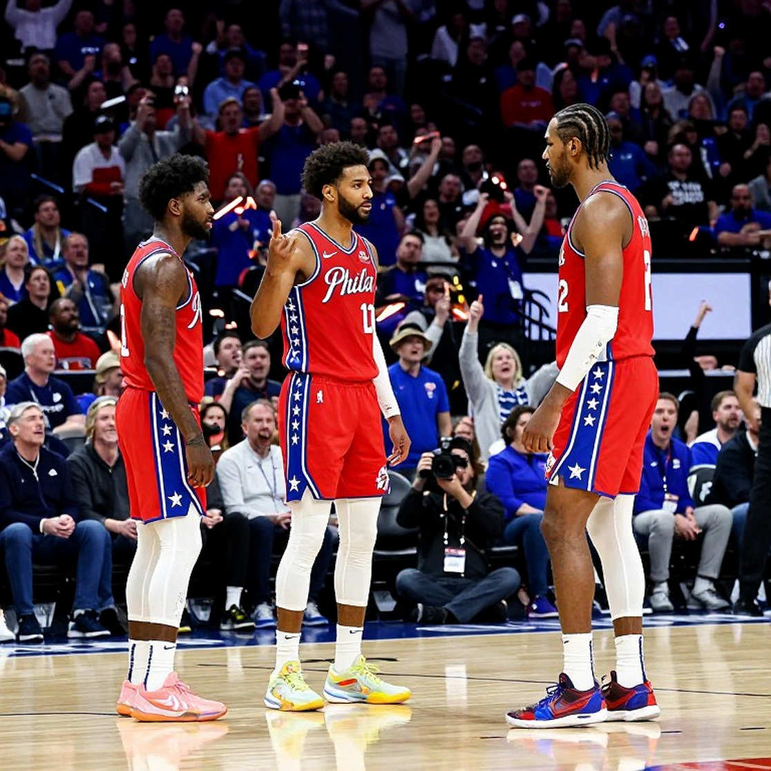 Vũ điệu của những quân bài rác: Bản án chưa từng có của NBA và mùa hè định mệnh của Los Angeles Clippers Vũ điệu của những quân bài rác: Bản án chưa từng có của NBA và mùa hè định mệnh của Los Angeles Clippers